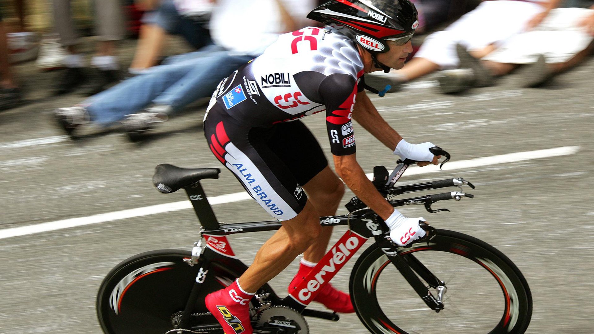 乌拉圭男足在巴黎奥运会比赛中获得铜牌，创历史