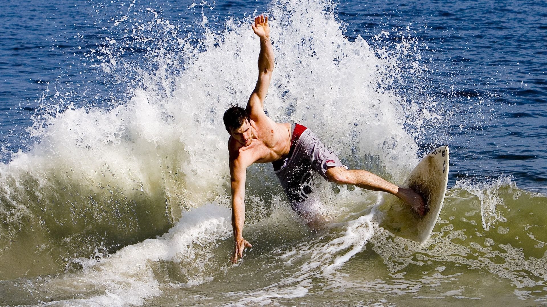 哥伦比亚骑手吉塔·日特科维奇荣获2024年最佳障碍赛骑手奖，表彰其卓越表现。